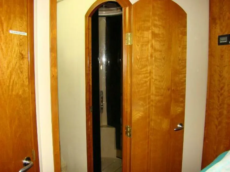 Slide: The Image of Cruisers Yachts 455 Express Motoryacht 2004 - 4272276