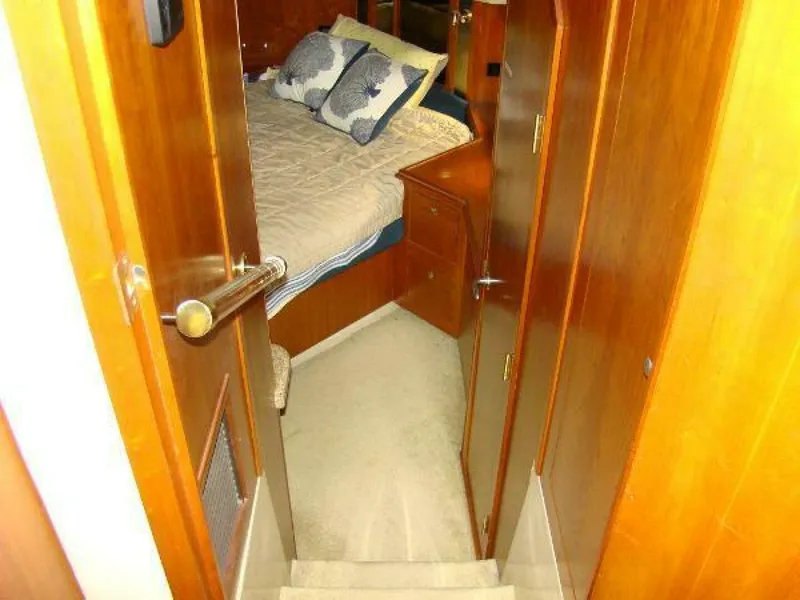 Slide: The Image of Cruisers Yachts 455 Express Motoryacht 2004 - 4272277