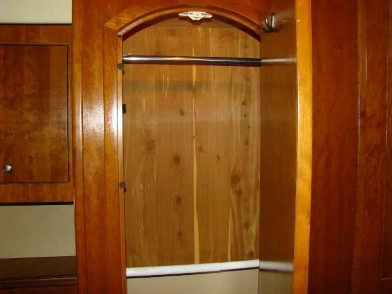 Slide: The Image of Cruisers Yachts 455 Express Motoryacht 2004 - 4272278