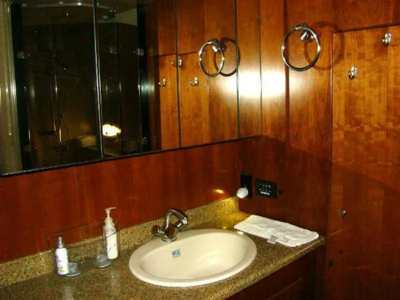 Slide: The Image of Cruisers Yachts 455 Express Motoryacht 2004 - 4272285