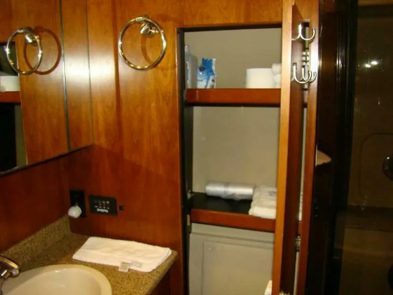 Slide: The Image of Cruisers Yachts 455 Express Motoryacht 2004 - 4272286