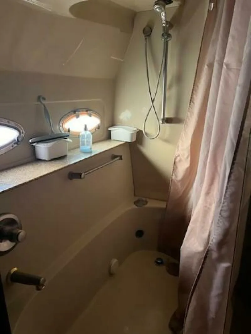 Slide: The Image of Cruisers Yachts 455 Express Motoryacht 2004 - 4272287