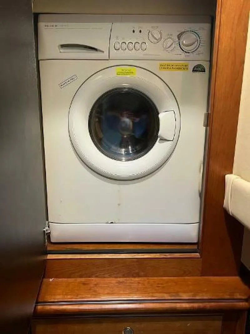 Slide: The Image of Cruisers Yachts 455 Express Motoryacht 2004 - 4272290