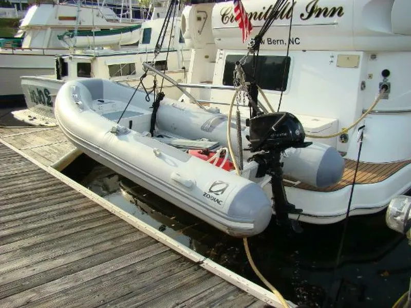 Slide: The Image of Cruisers Yachts 455 Express Motoryacht 2004 - 4272291