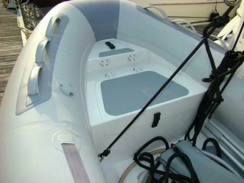 Slide: The Image of Cruisers Yachts 455 Express Motoryacht 2004 - 4272293