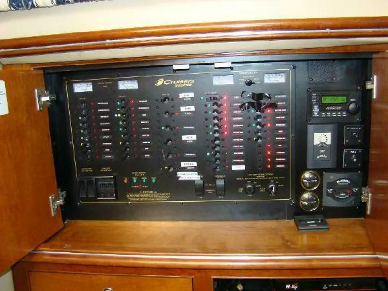 Slide: The Image of Cruisers Yachts 455 Express Motoryacht 2004 - 4272294