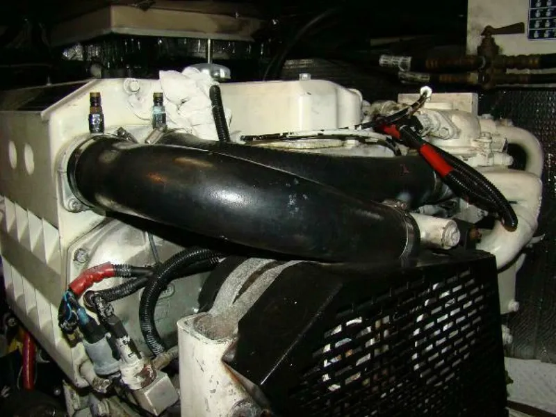 Slide: The Image of Cruisers Yachts 455 Express Motoryacht 2004 - 4272295