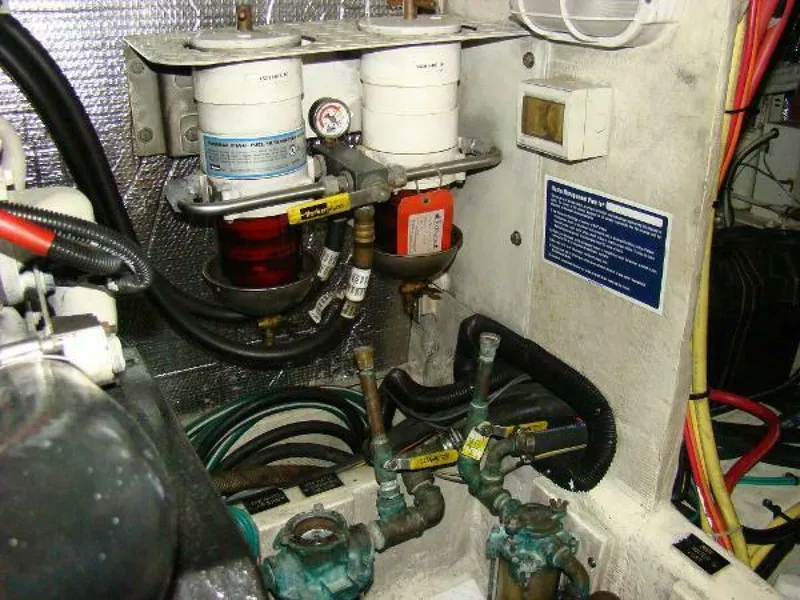 Slide: The Image of Cruisers Yachts 455 Express Motoryacht 2004 - 4272300