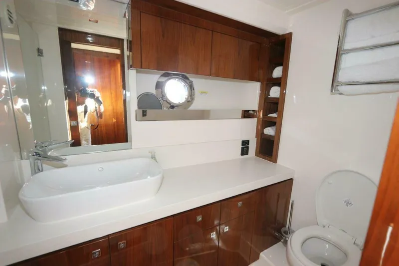 Slide: The Image of Riviera 6000 Sport Yacht 2020 - 4275679