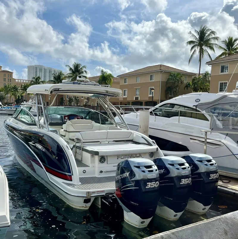 The Image of Formula 350 Crossover Bowrider 2017 - 4284436