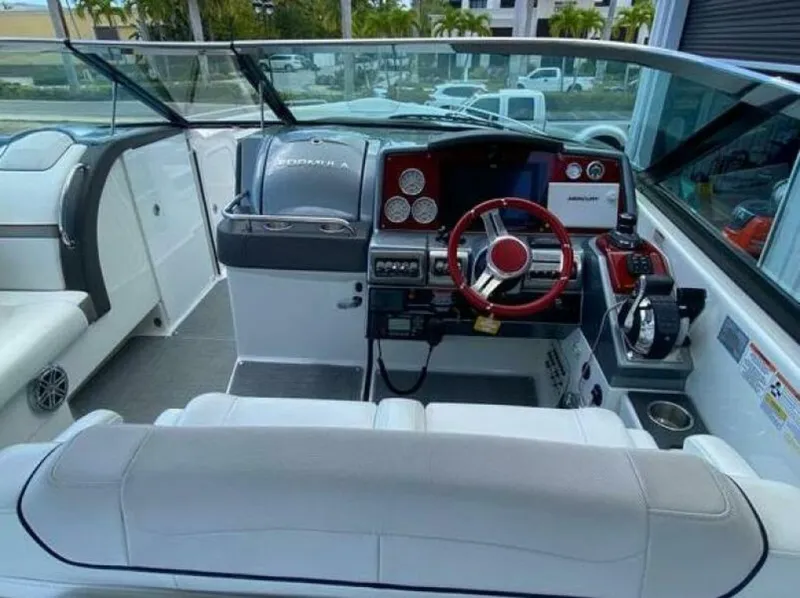 Slide: The Image of Formula 350 Crossover Bowrider 2017 - 4284400