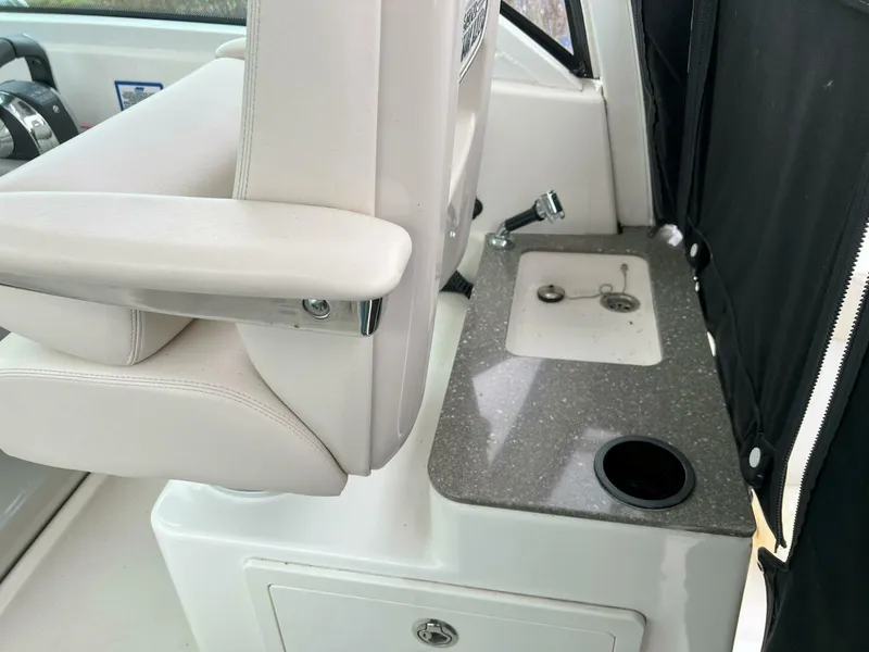 Slide: The Image of Boston Whaler 285 Conquest 2017 - 4286703