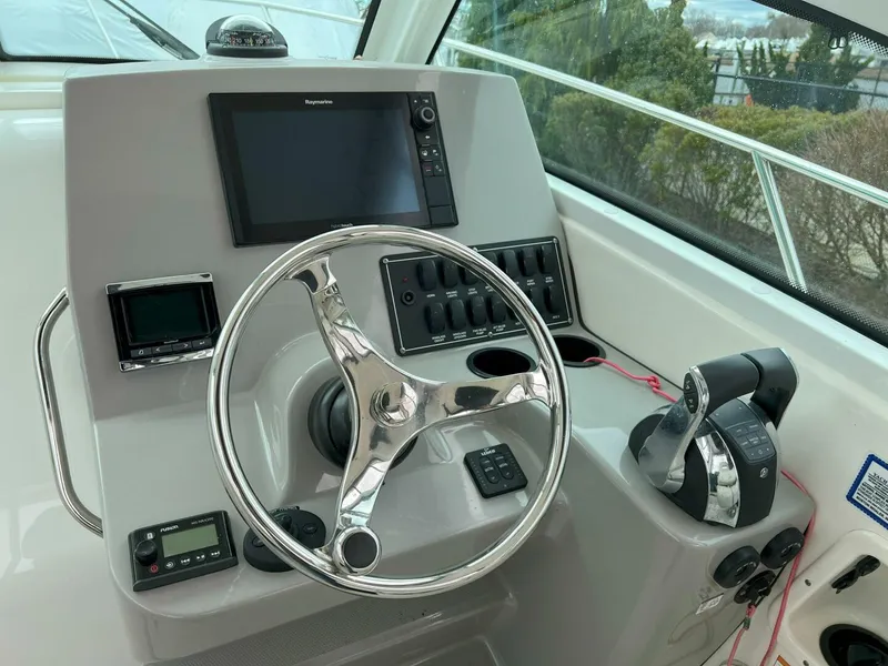 Slide: The Image of Boston Whaler 285 Conquest 2017 - 4286679