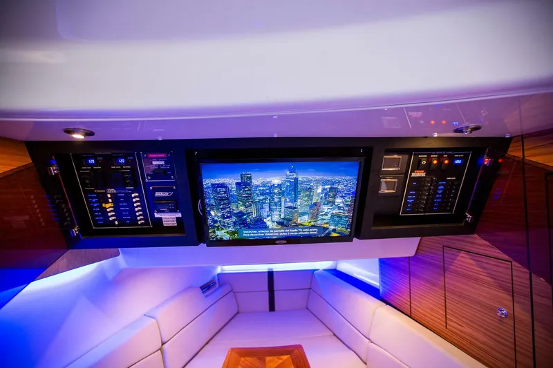 Slide: The Image of Boston Whaler 380 Realm 2019 - 4288322