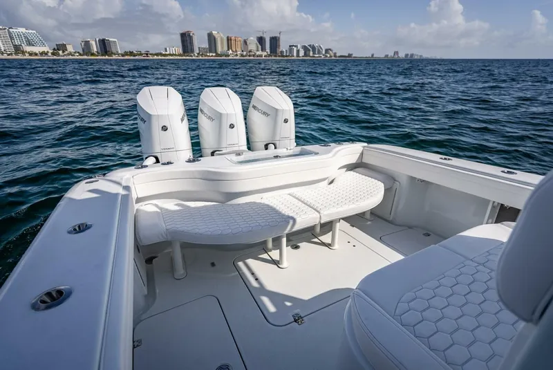 Slide: The Image of Yellowfin 34 Offshore 2025 - 4493255