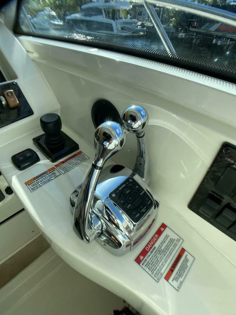 Slide: The Image of Sea Ray 45 Sundancer 2010 - 4315849