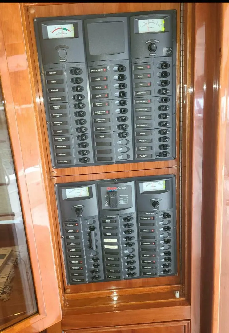 Slide: The Image of Riviera 47 Enclosed Flybridge Series II 2009 - 4315898