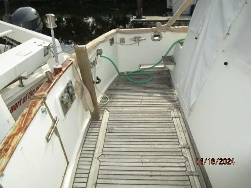 Slide: The Image of 46' Grand Bank aftdeck port - 4315957