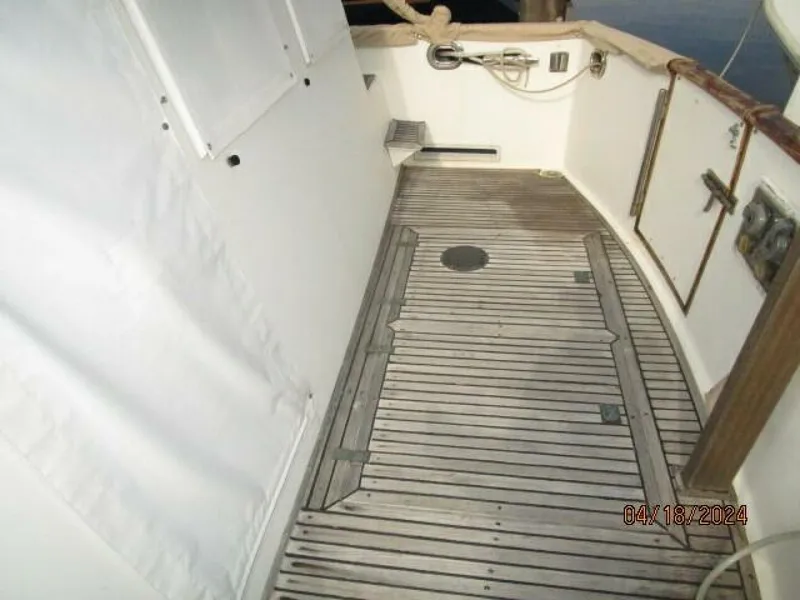 Slide: The Image of 46' Grand Banks aftdeck starboard - 4315958
