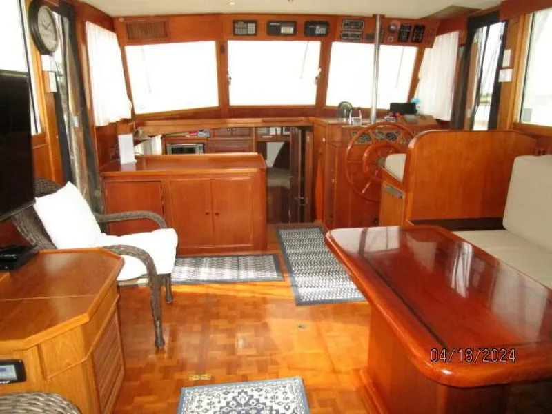 Slide: The Image of 46' Grand Bank salon forward - 4316015