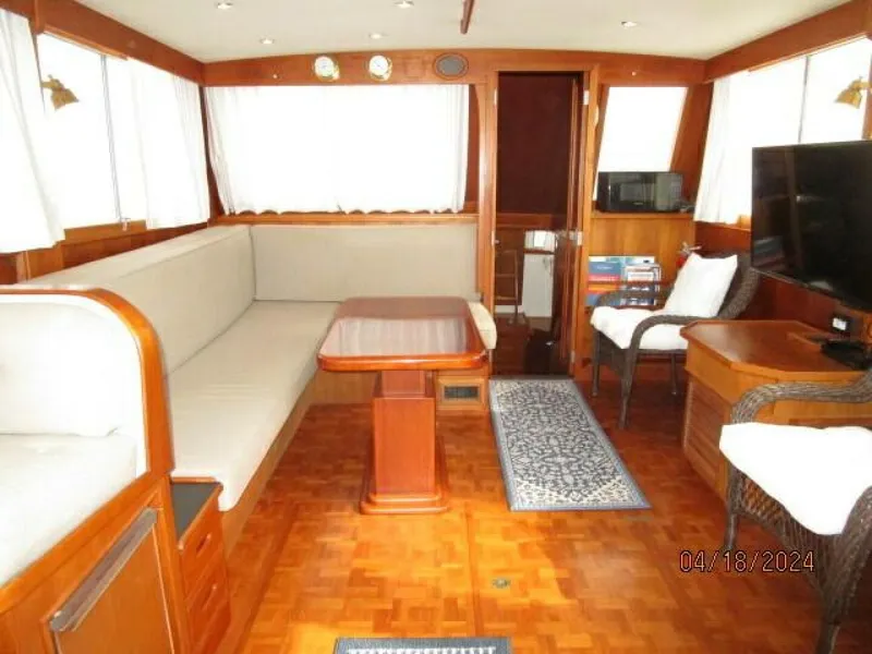 Slide: The Image of 46' Grand Banks salon aft - 4316014