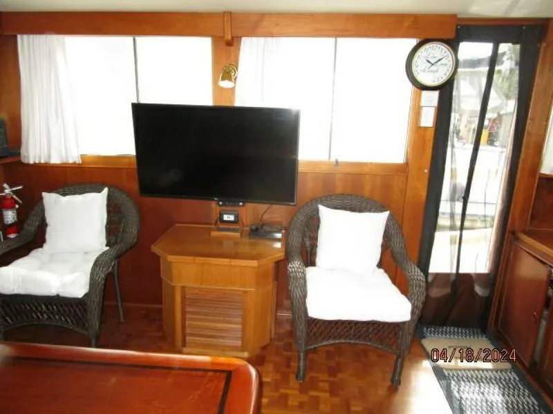 Slide: The Image of 46' Grand Banks salon port - 4316016