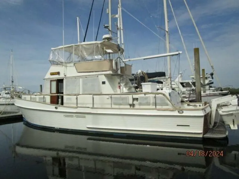 Slide: The Image of 46' Grand Banks port aft profile - 4316004