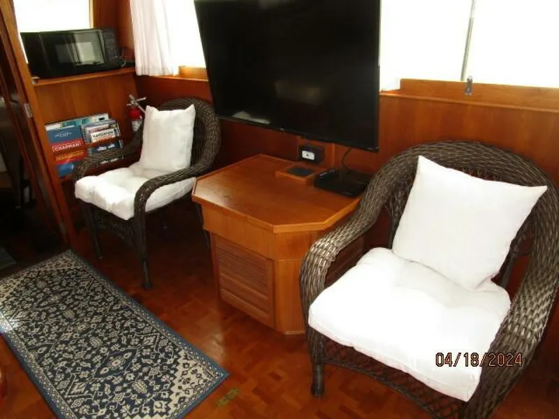 Slide: The Image of 46' Grand Bank salon port aft seating - 4316018