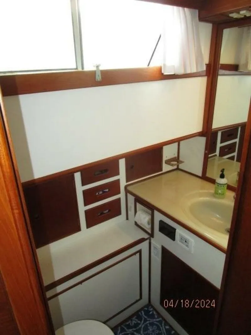 Slide: The Image of 46' Grand Banks master stateroom head - 4315998