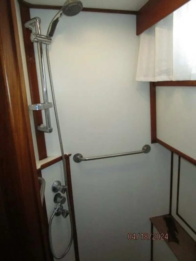 Slide: The Image of 46' Grand Banks master stateroom shower - 4316000