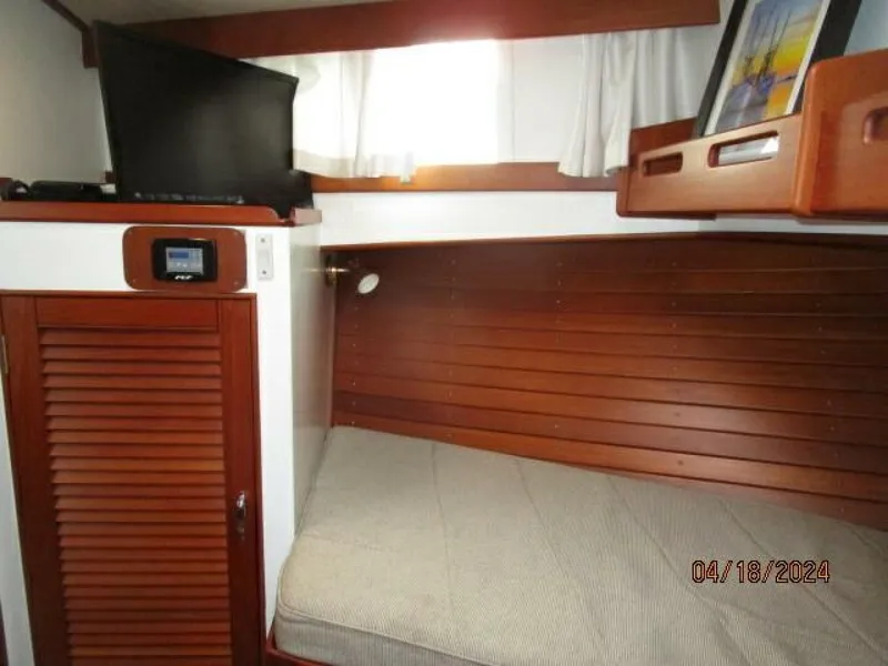 Slide: The Image of 46' Grand Banks guest stateroom port - 4315986