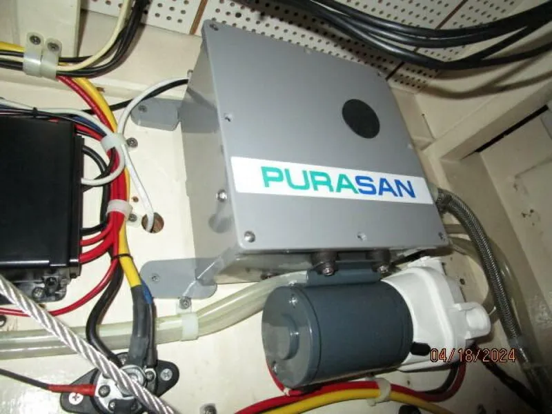 Slide: The Image of 46' Grand Banks Purasan treatment system - 4316013