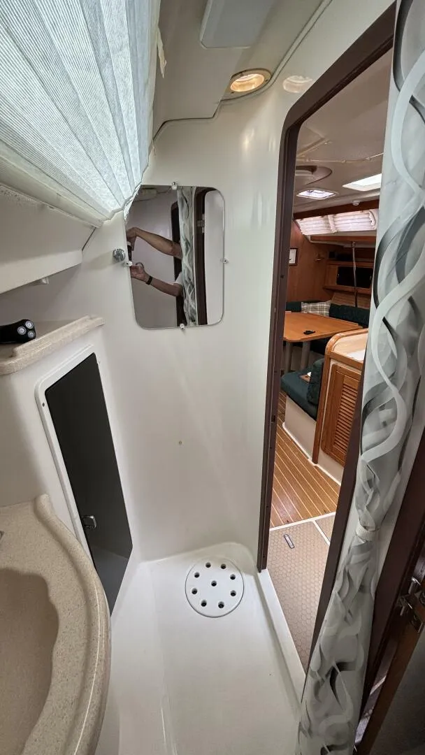 Slide: The Image of 1997 Catalina 400 Head - 4321413