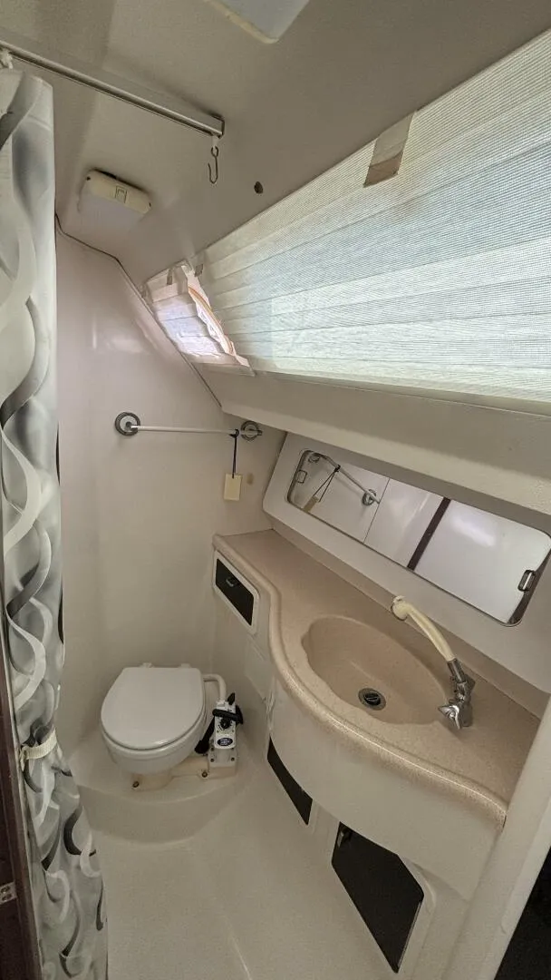 Slide: The Image of 1997 Catalina 400 Head - 4321416