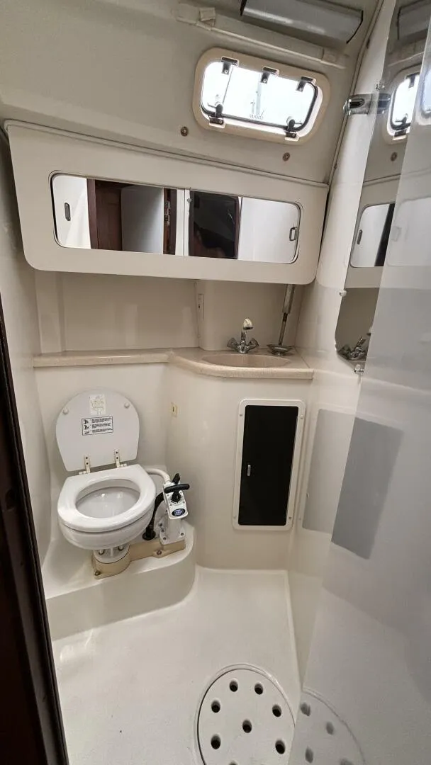 Slide: The Image of 1997 Catalina 400 Head - 4321418