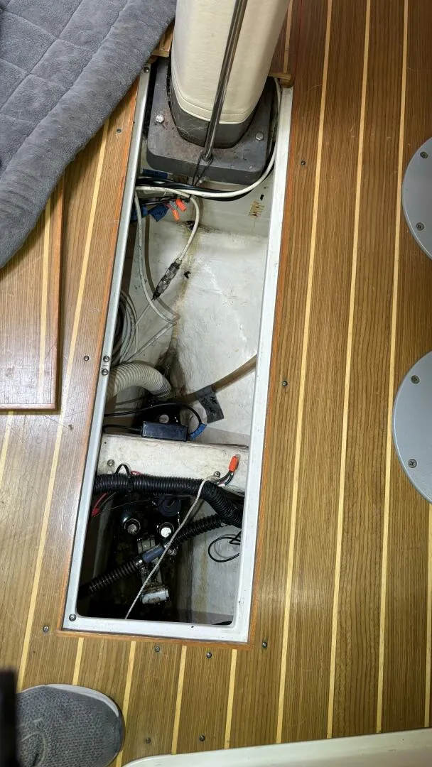 Slide: The Image of 1997 Catalina 400 Bilge - 4321314