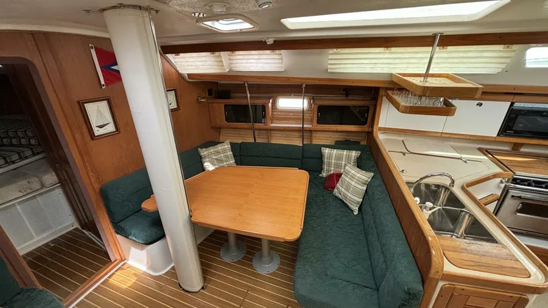 Slide: The Image of 1997 Catalina 400 Dinette - 4321467