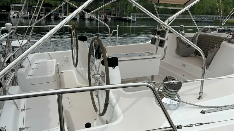 Slide: The Image of 1997 Catalina 400 Wheels - 4321424