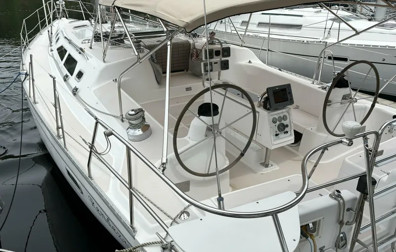 Slide: The Image of 1997 Catalina 400 Cockpit - 4321438