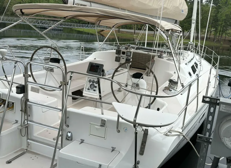 Slide: The Image of 1997 Catalina 400 Transom - 4321442