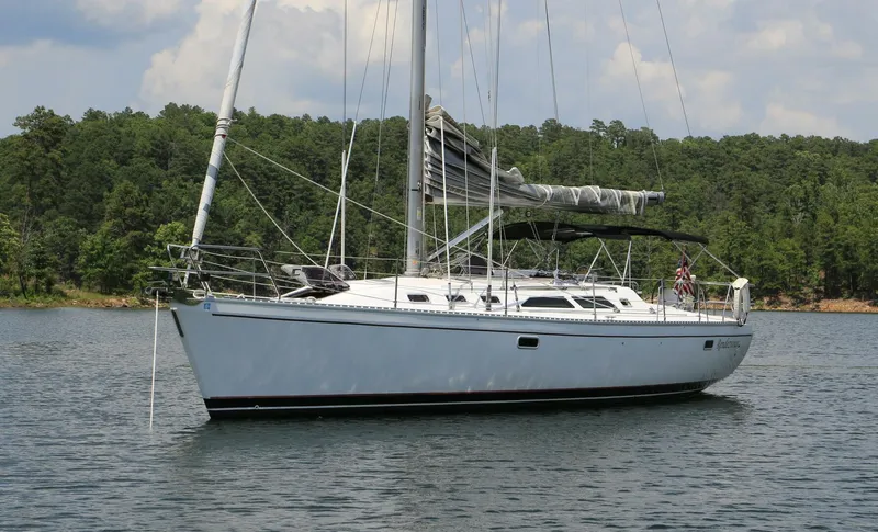 Slide: The Image of 1997 Catalina 400 Recent main and genoa - 4321454