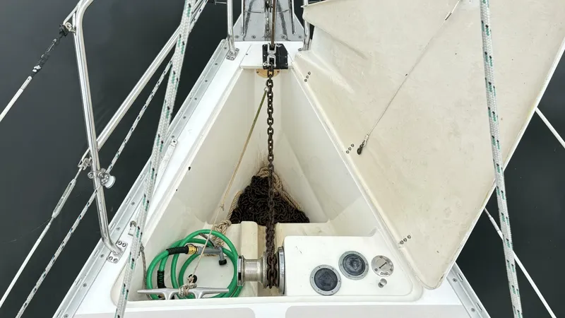 Slide: The Image of 1997 Catalina 400 Electric Windlass and Anchor Washdown - 4321308