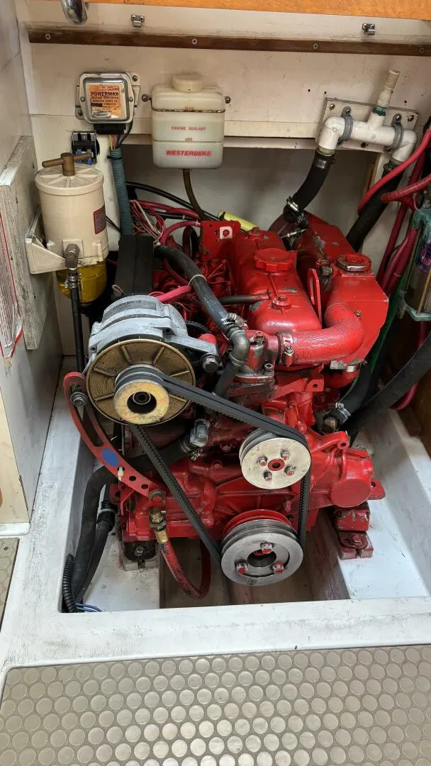 Slide: The Image of 1997 Catalina 400 Engine - 4321390