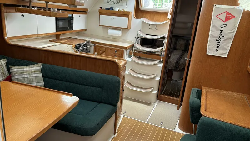 Slide: The Image of 1997 Catalina 400 Salon looking aft - 4321466