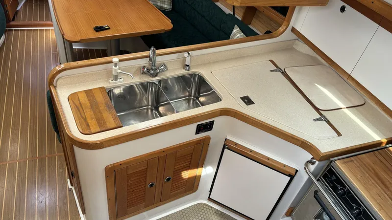 Slide: The Image of 1997 Catalina 400 Galley - 4321470