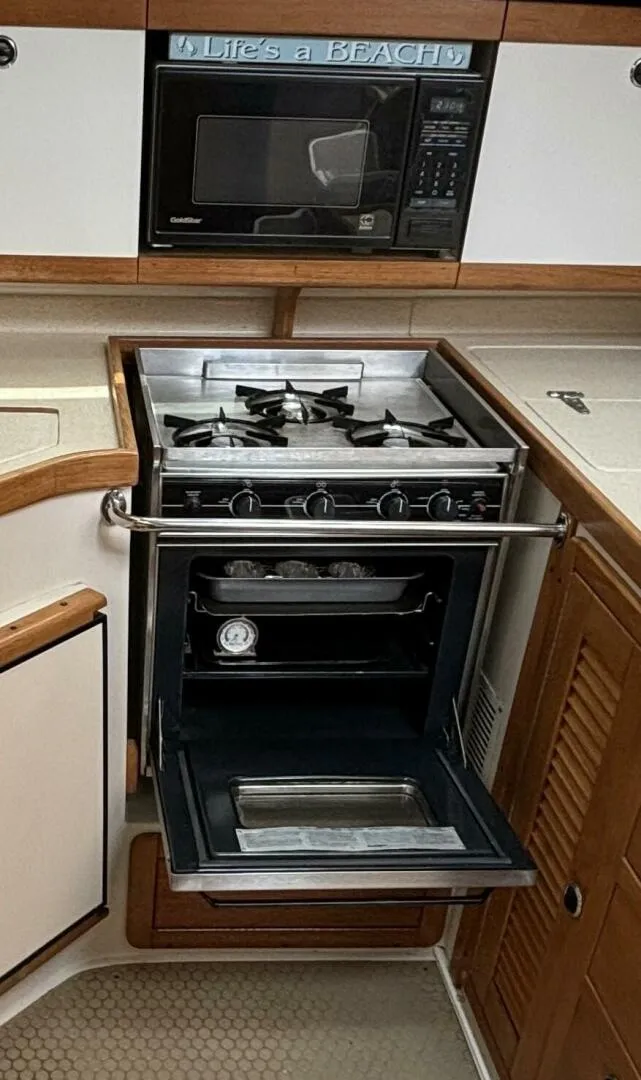 Slide: The Image of 1997 Catalina 400 Propane stove & oven - 4321472