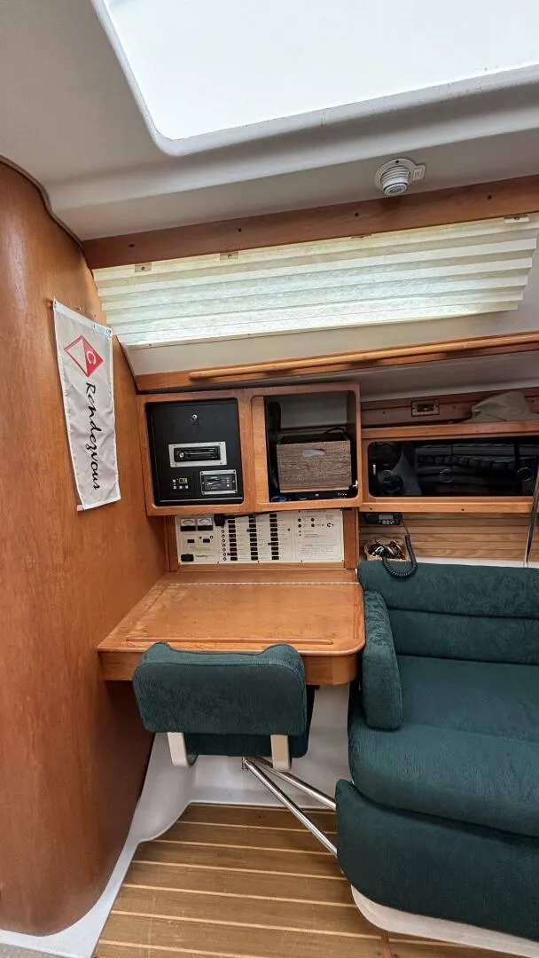 Slide: The Image of 1997 Catalina 400 Nav Station - 4321450