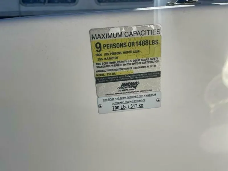 Slide: The Image of Boston Whaler DAUNTLESS 2009 - 4321265