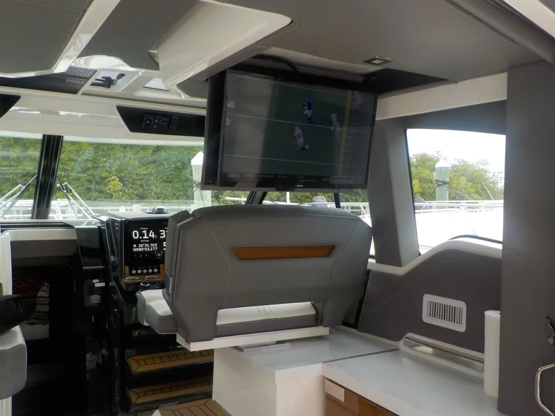 Slide: The Image of Tiara LE 2021 - 4321783