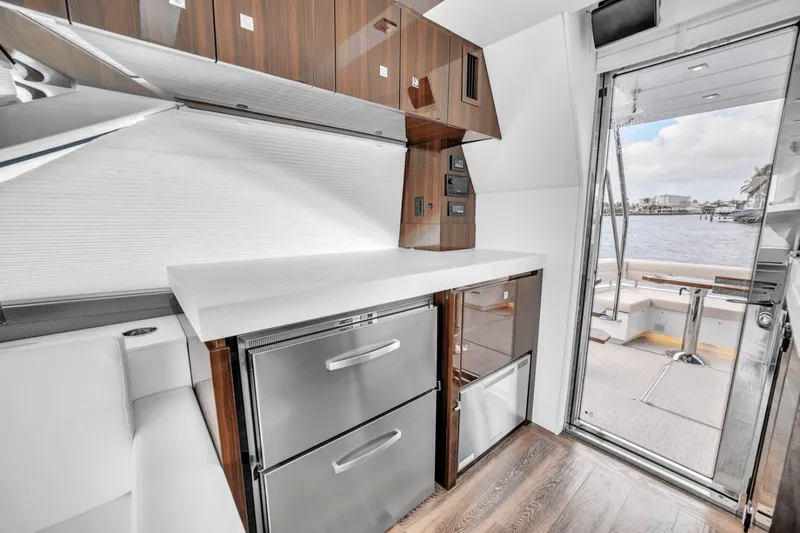 Slide: The Image of Cruisers 60 Fly 2024 - 5500068